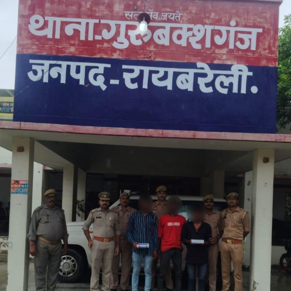महिलाओं से मोबाइल छीनने वाले 3 बदमाश गिरफ्तार:रायबरेली में 3 गिरफ्तार, दो मोबाइल और वारदात में इस्तेमाल बाइक बरामद