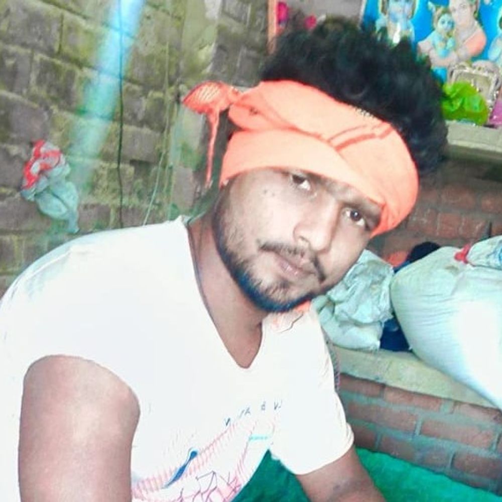 बेगूसराय में ट्रेन से गिरकर युवक की मौत:छह महीना पहले हुई थी शादी, दुर्गा पूजा पर बेंगलुरु से दोस्तों के साथ घर लौट रहा था