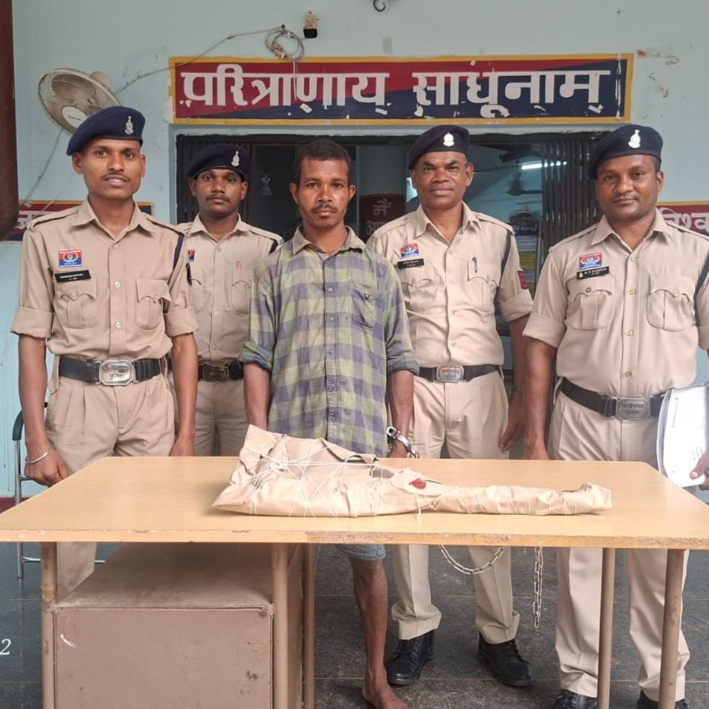 बड़े भाई ने छोटे भाई पर टंगिया से किया हमला:आरोपी गिरफ्तार, पारिवारिक विवाद में हमला, घर से धारदार हथियार बरामद