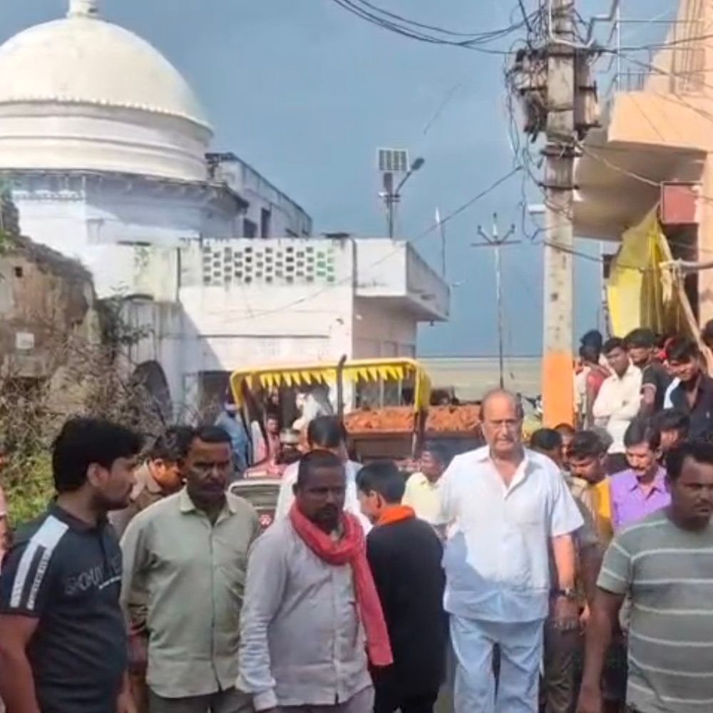घाघरा की कटान में घर-150 साल पुरानी मस्जिद बही:सपा विधायक बोले- करोड़ों के टेंडर के बाद भी काम नहीं, 1100 साल पुराने मंदिर पर भी खतरा
