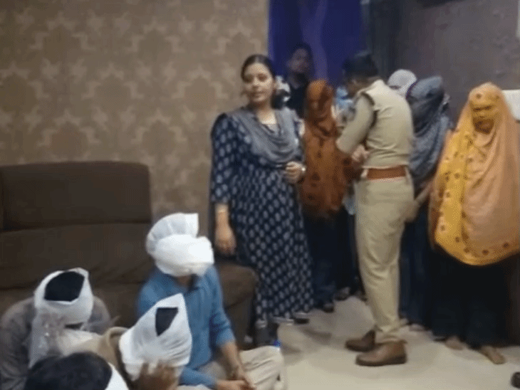 गोविंदपुरी में एलिमेक्स स्पा सेंटर पर पुलिस की रेड:आपत्तिजनक अवस्था में मिले लड़के-लड़कियां, मणिपुर-असम की पांच युवतियां समेत 13 पकड़े
