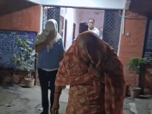 करनाल में पति व सास को पुलिस ने किया गिरफ्तार:दूसरी महिला के साथ पकड़ने पर पत्नी पर किया था हमाल, पति,सास-ससुर सहित दूसरी महिला पर लगाए थे आरोप