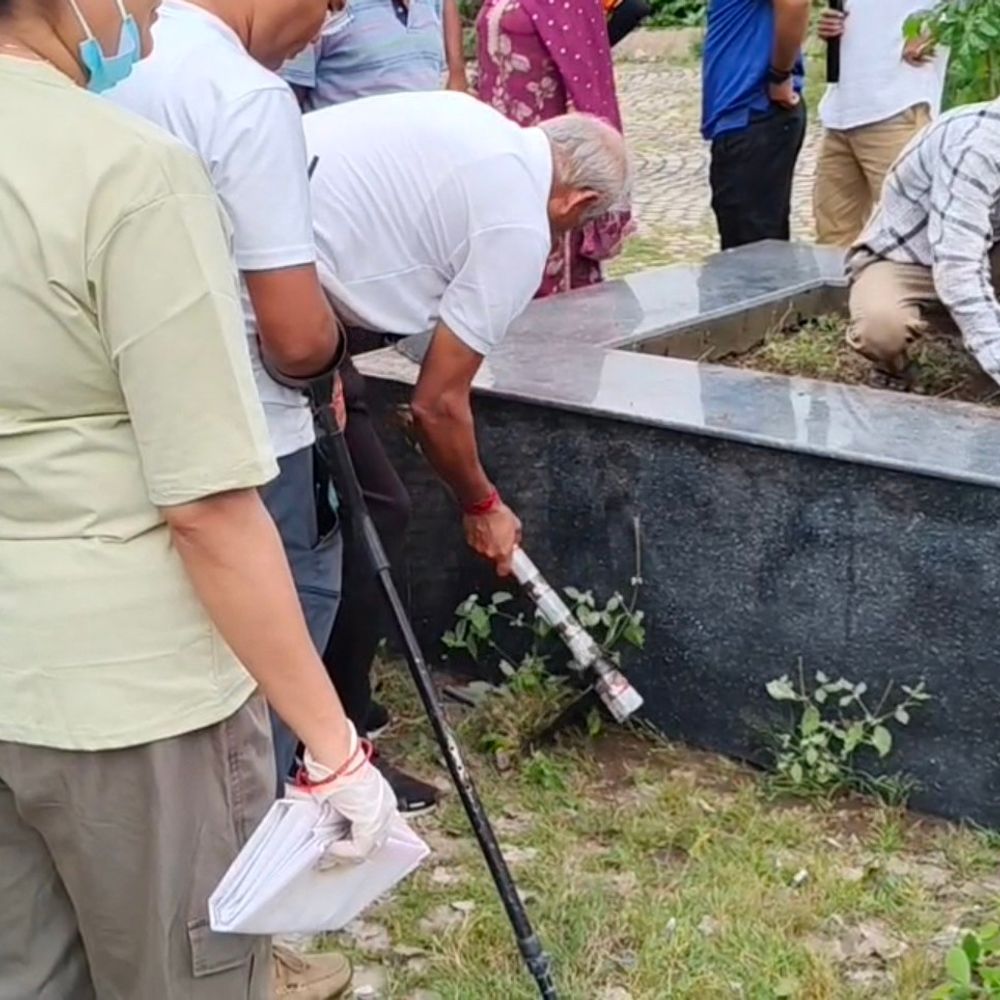 ग्वालियर किले में पर्यटन दिवस पर चला स्वच्छता अभियान:नगर निगम संग सामाजिक संस्थाओं और लोगों ने की सफाई, गीला-सूखा कचरा अलग रखने की अपील