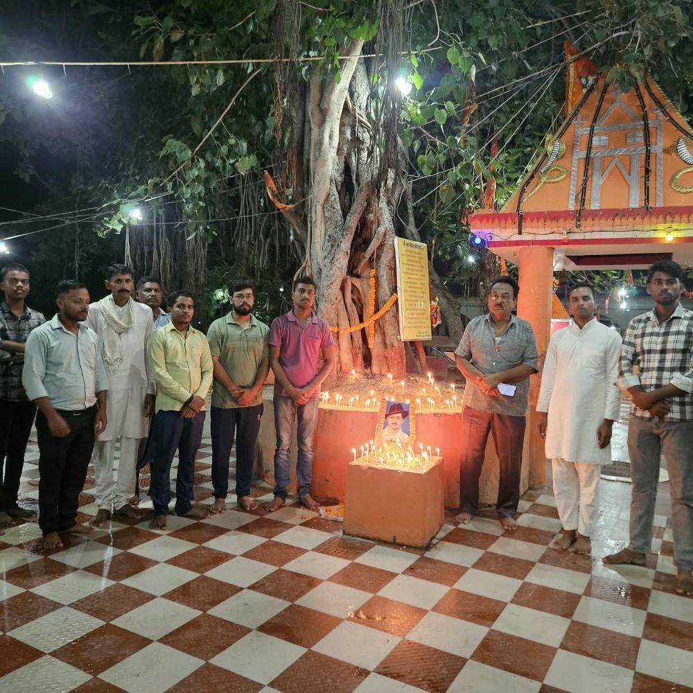 जंदाहा में शहीद भगत सिंह की जयंती मनाई गई:पानापुर बटेश्वरनाथ धाम मंदिर परिसर में श्रद्धांजलि और दीप प्रज्वलन हुआ