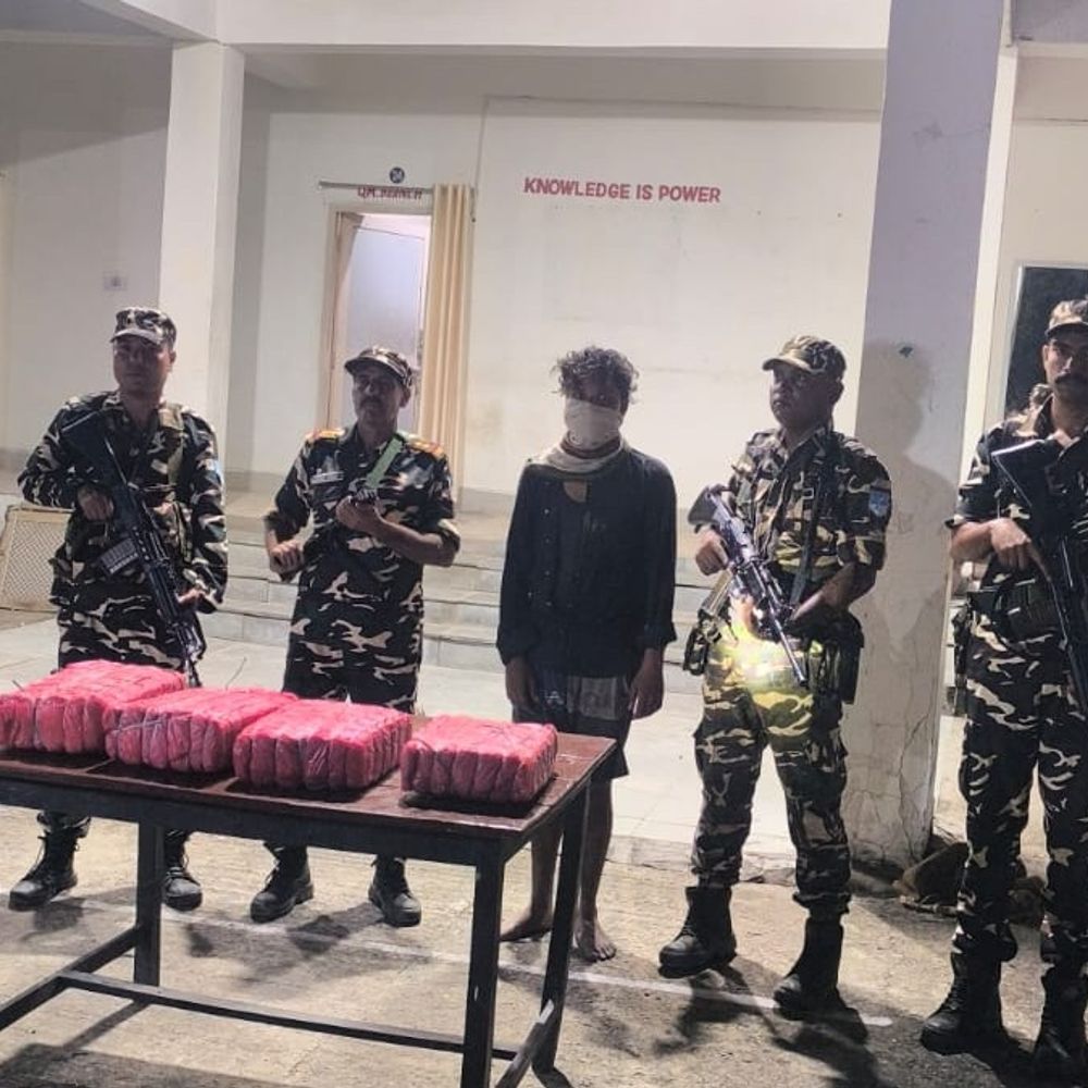सीतामढ़ी में 21.480 KG मादक पदार्थ बरामद:नेपाल से माथे पर बोरी रखकर ला रहा था गांजा, न्यायिक हिरासत में भेजा