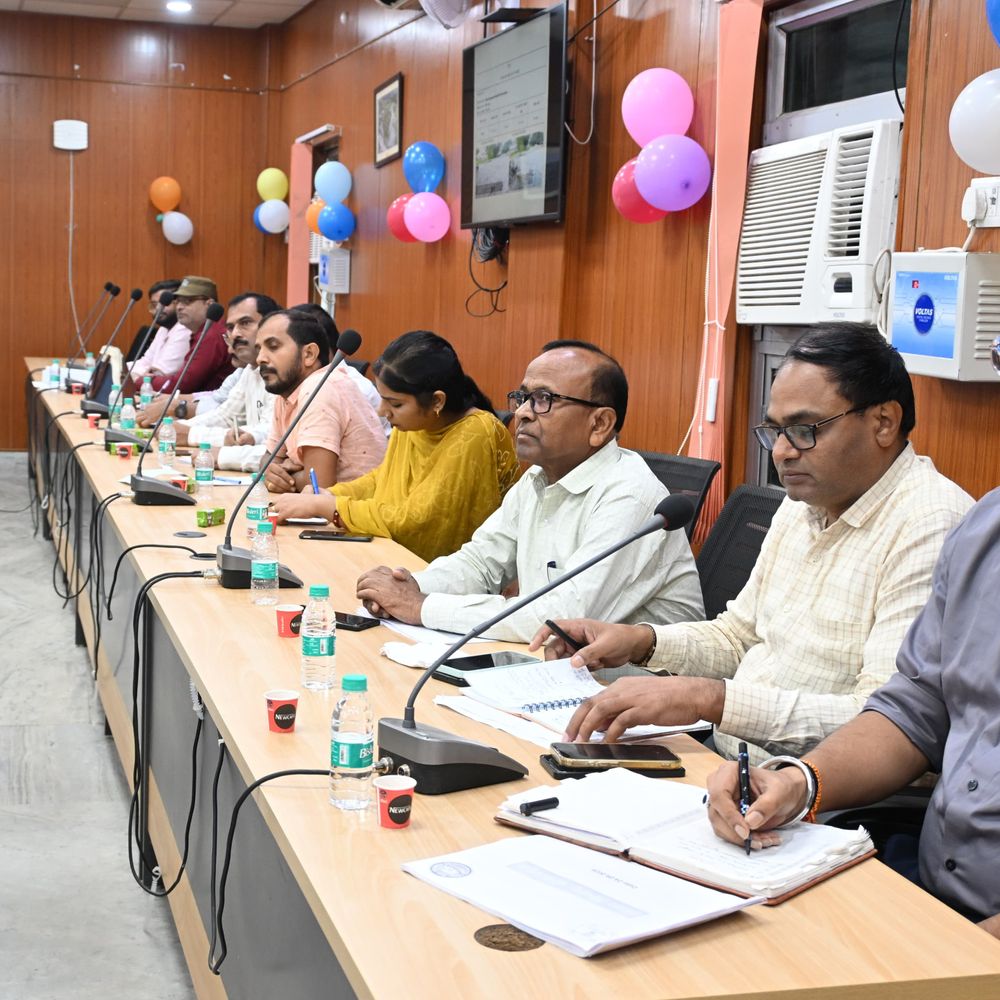 गोपालगंज में 188 भूमिहीन-भवनहीन स्कूलों पर प्रशासन सख्त:1 सप्ताह में जमीन उपलब्ध कराने का निर्देश, 37 स्कूलों को भूमि मिल चुकी