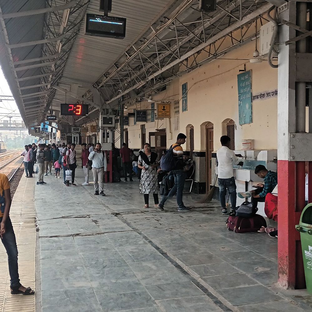 त्योहारों पर जौनपुर में चलेगी वाराणसी-लोकमान्य तिलक स्पेशल ट्रेन:22 अक्टूबर से 12 नवंबर तक हर गुरुवार को होगा ठहराव