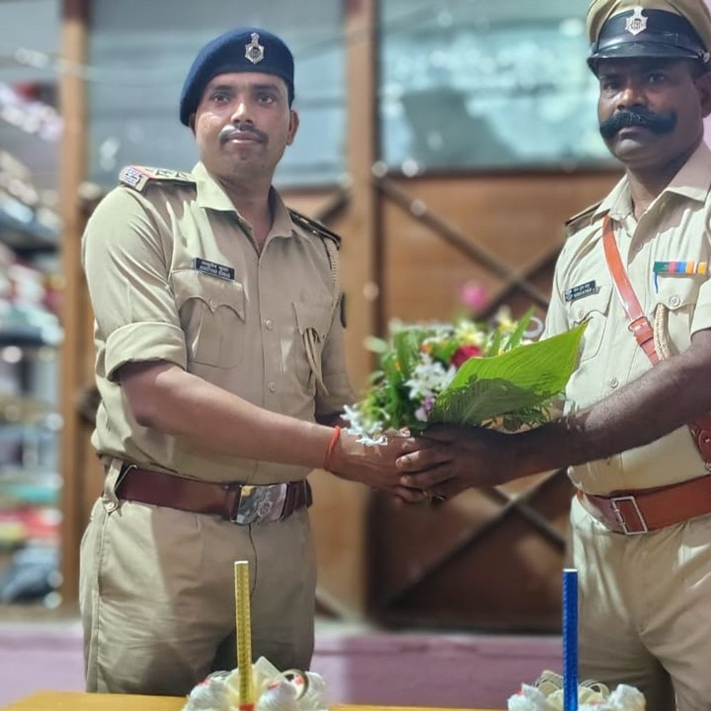 भगवानपुर थाने के 4 एएसआई का प्रमोशन:एसआई बनने पर जवानों ने केक काटकर मनाई खुशी; कैमूर में 79 को मिला प्रमोशन
