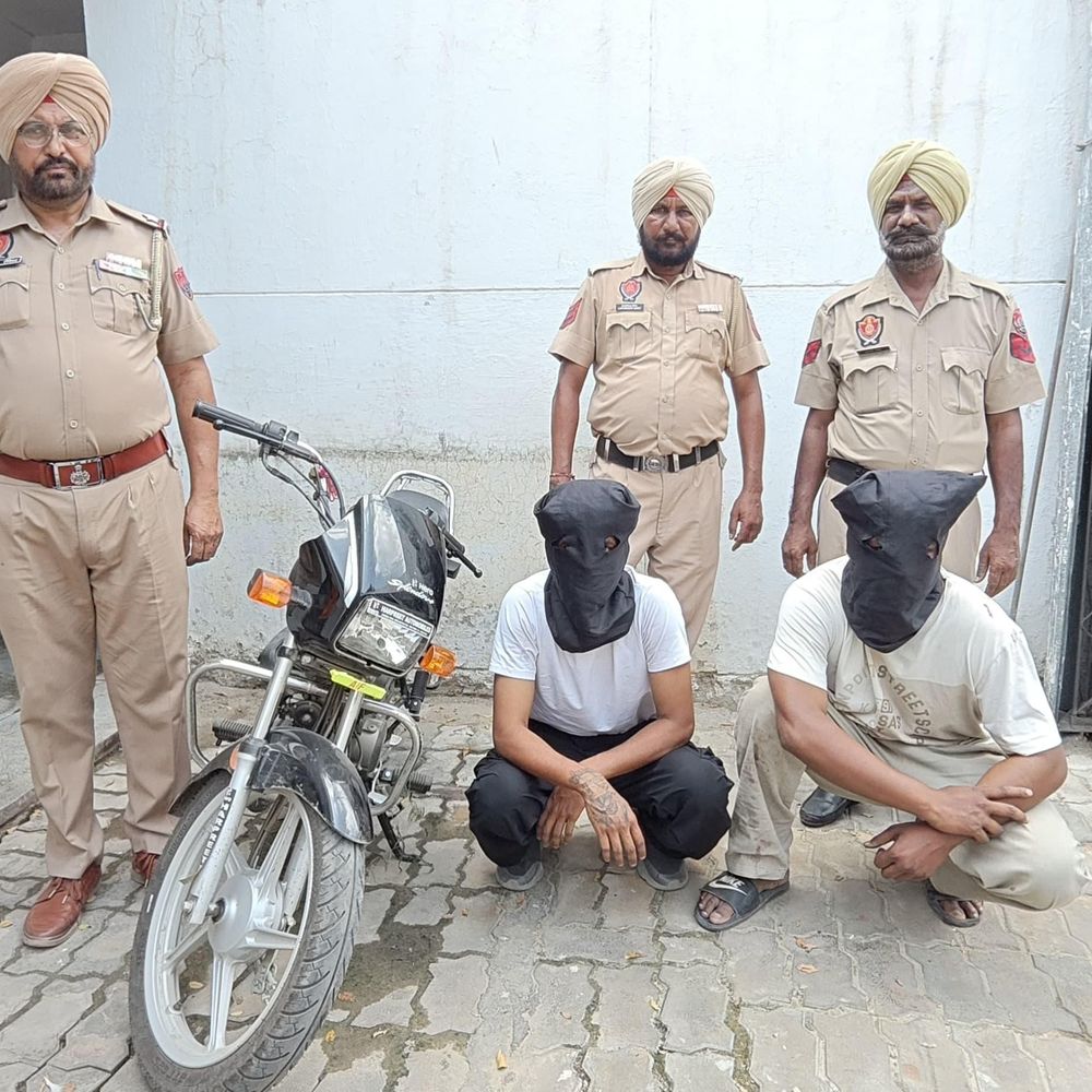 फरीदकोट में 527 ग्राम हेरोइन सहित 2 तस्कर गिरफ्तार:बिना नंबर की बाइक पर सप्लाई करते दबोचा; आरोपी तरनतारन के रहने वाले