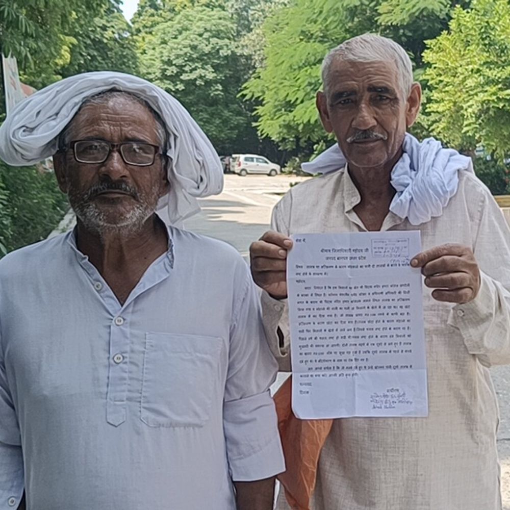 बागपत में तालाब पर अतिक्रमण, नाली का पानी खेतों में:किसानों ने जिलाधिकारी से की फसलें बचाने की मांग