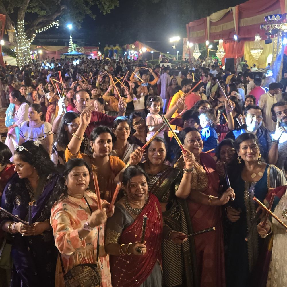 गणेश उत्सव में भक्ति के साथ मस्ती का रंग:क्षय वर मल्ल पार्क में सजी डांडिया नाइट, परिवार संग झूमे शहरवासी