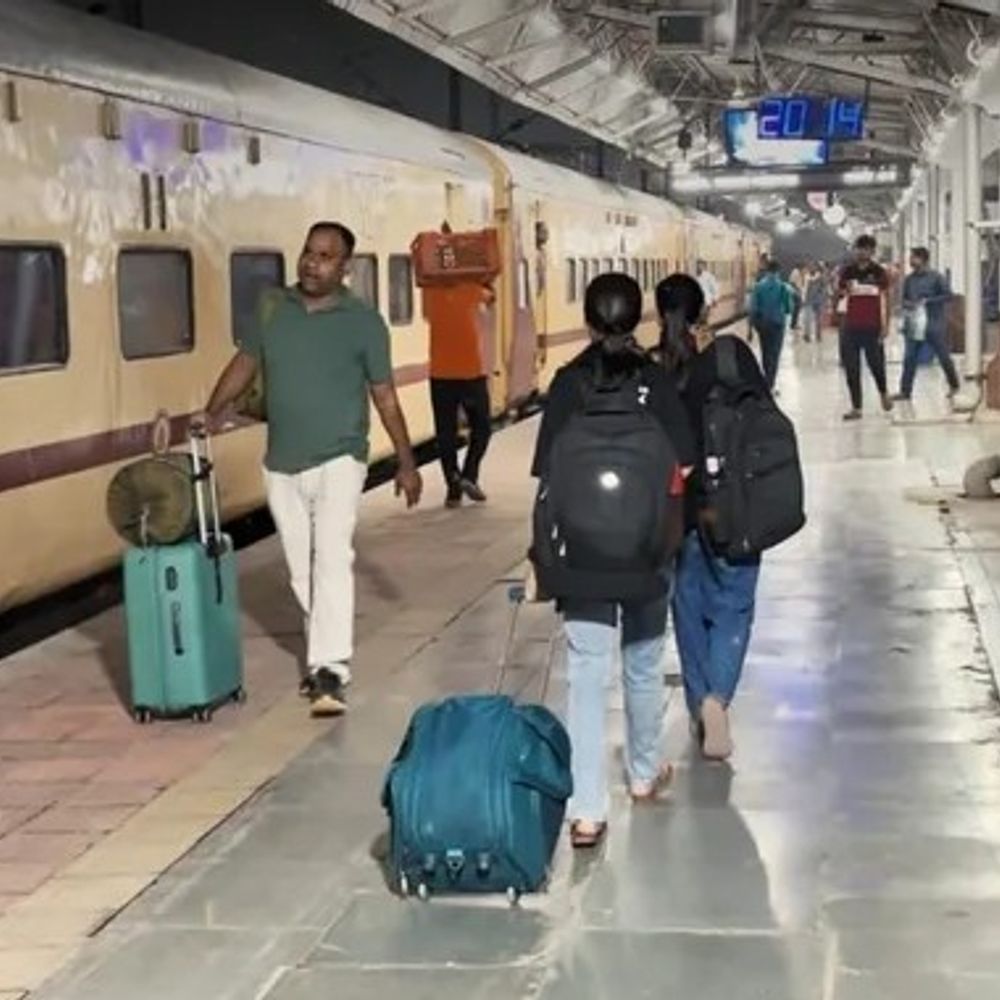 प्रयागराज-मिर्जापुर की स्पेशल ट्रेनें अब शकूरबस्ती तक:यात्रियों को दिल्ली जाने में मिलेगी राहत, 11 सितंबर से 14 अक्टूबर तक चलेगी