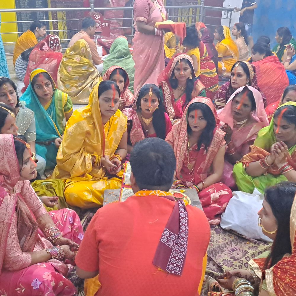 गोपालगंज में तीज पर मंदिरों में सुहागिनों की भीड़:निर्जला व्रत रख मांगा अखंड सौभाग्य,शिव-पार्वती की पूजा कर सुनी व्रत कथा