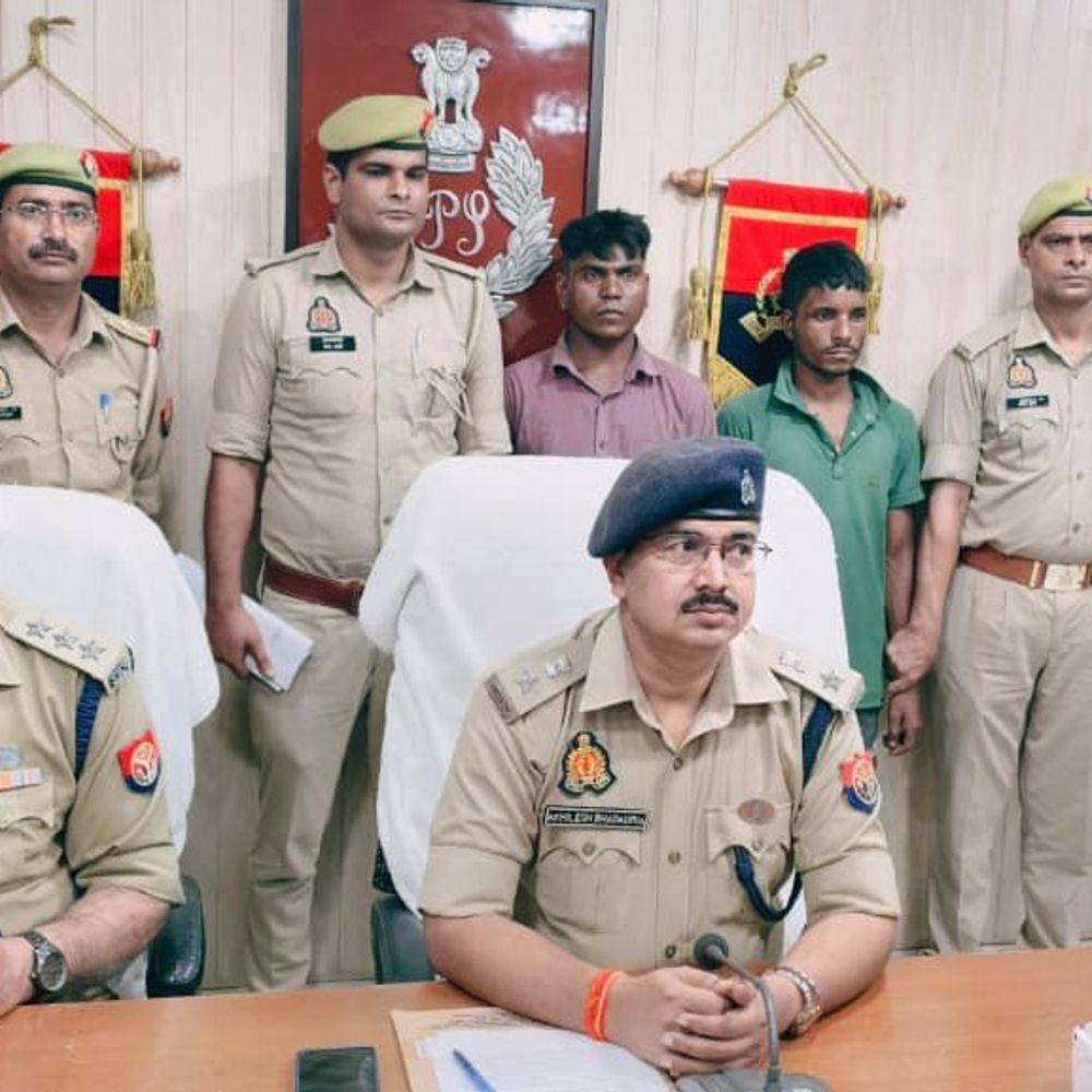 अमरोहा में 25 हजार के लिए दोस्त की हत्या:शव गन्ने के खेत में जलाया, तीन आरोपी गिरफ्तार, खून से सनी शर्ट बरामद