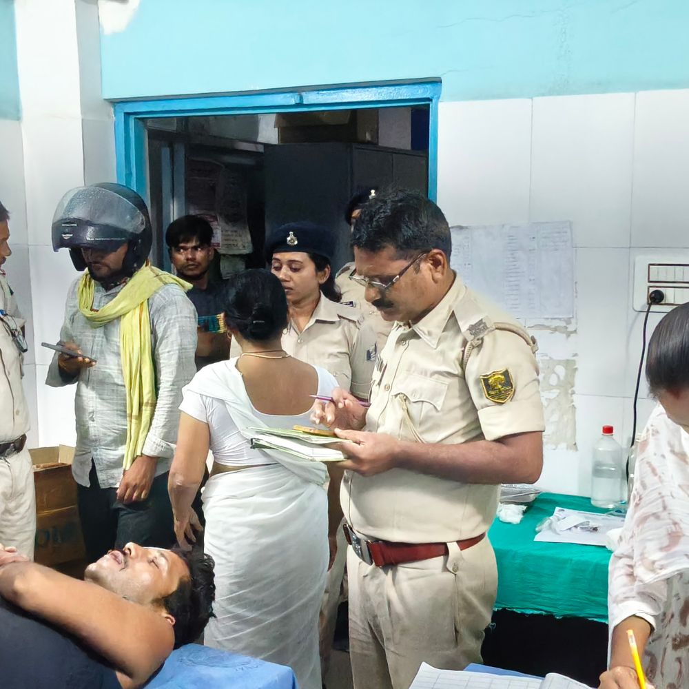सकरी में गाय हटाने उतरे ट्रक चालक को मारी टक्कर:कैमूर में हादसा, चेनारी निवासी चालक गंभीर घायल, हायर सेंटर रेफर