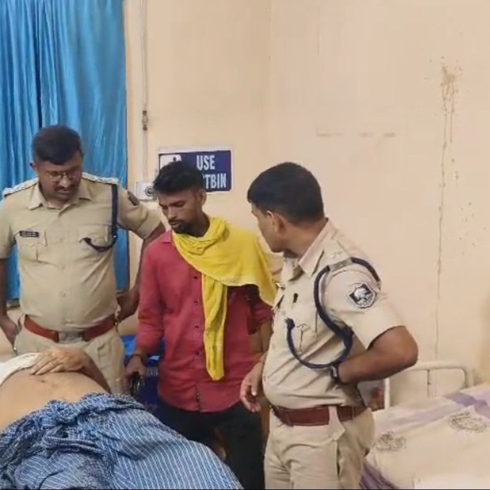 छत से थूकने-गोबर फेंकने पर बुजुर्ग की ईंट-पत्थर से हत्या:बक्सर में 2 पक्षों के बीच लाठी-डंडे चले, पुलिस ने 6 आरोपियों को किया गिरफ्तार