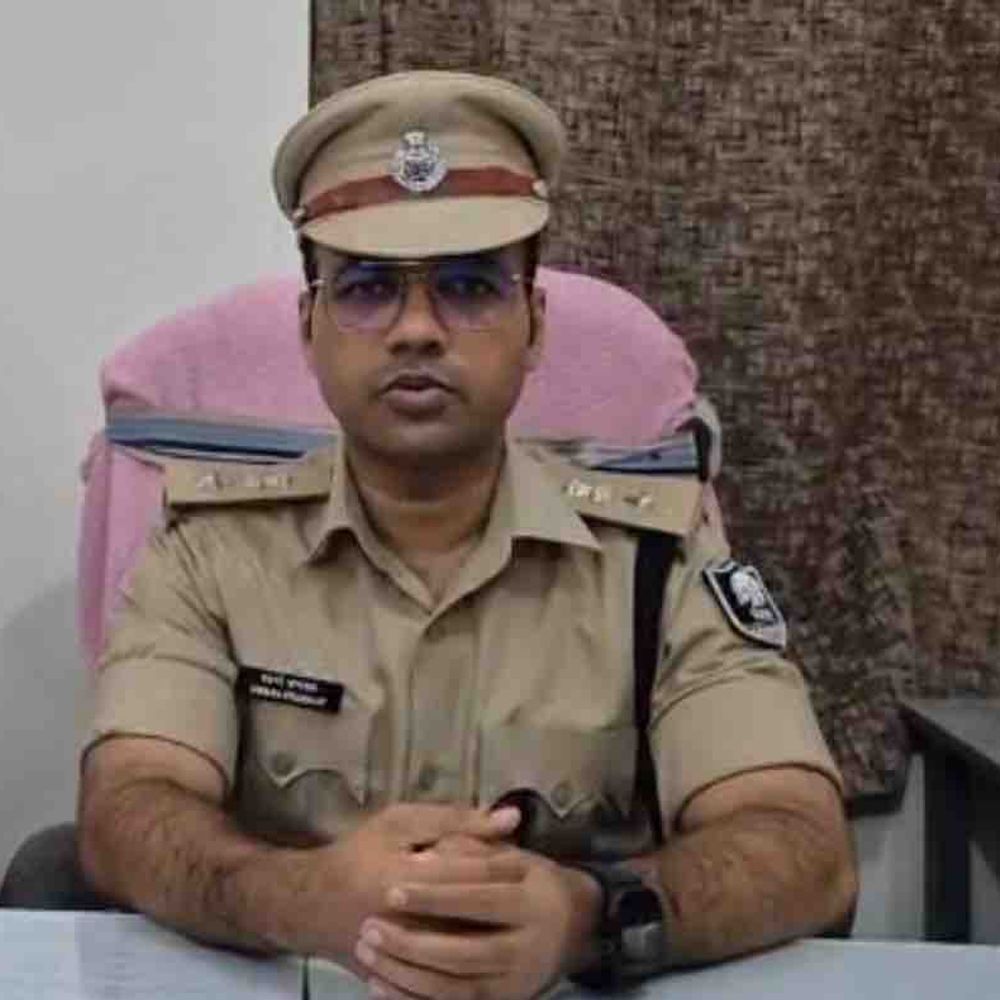 मोतिहारी में भ्रष्टाचार के आरोप में 4 सिपाही बर्खास्त:छापेमारी के दौरान 3 लाख कैश चुराते पकड़े गए, धोखाधड़ी-ठगी मामले में करने गए थे कार्रवाई