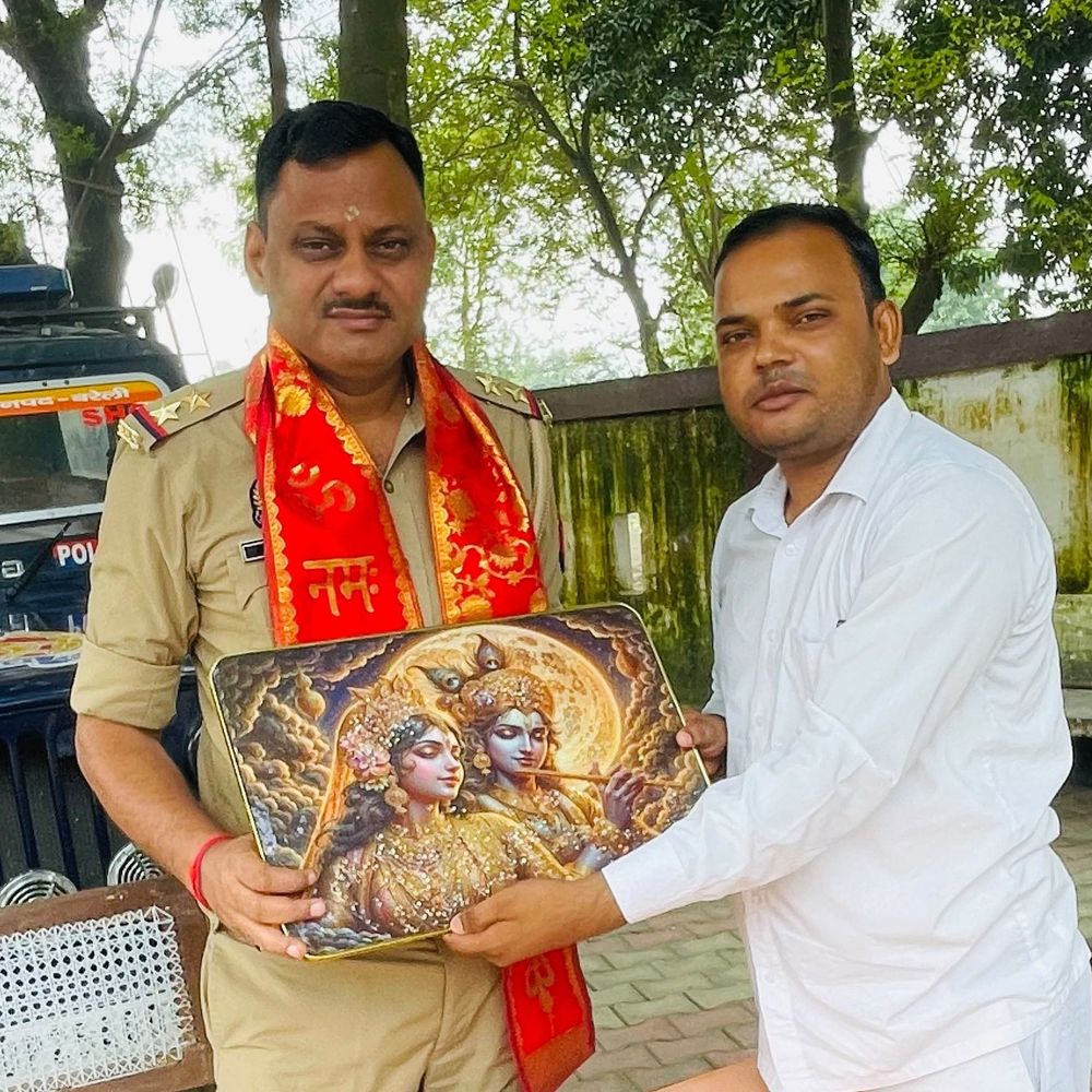 क्योलड़िया थाना प्रभारी बने करम सिंह पाल:वेदपाल कनौजिया ने पटका पहनाकर सम्मान किया, नई जिम्मेदारी पर दी शुभकामनाएं