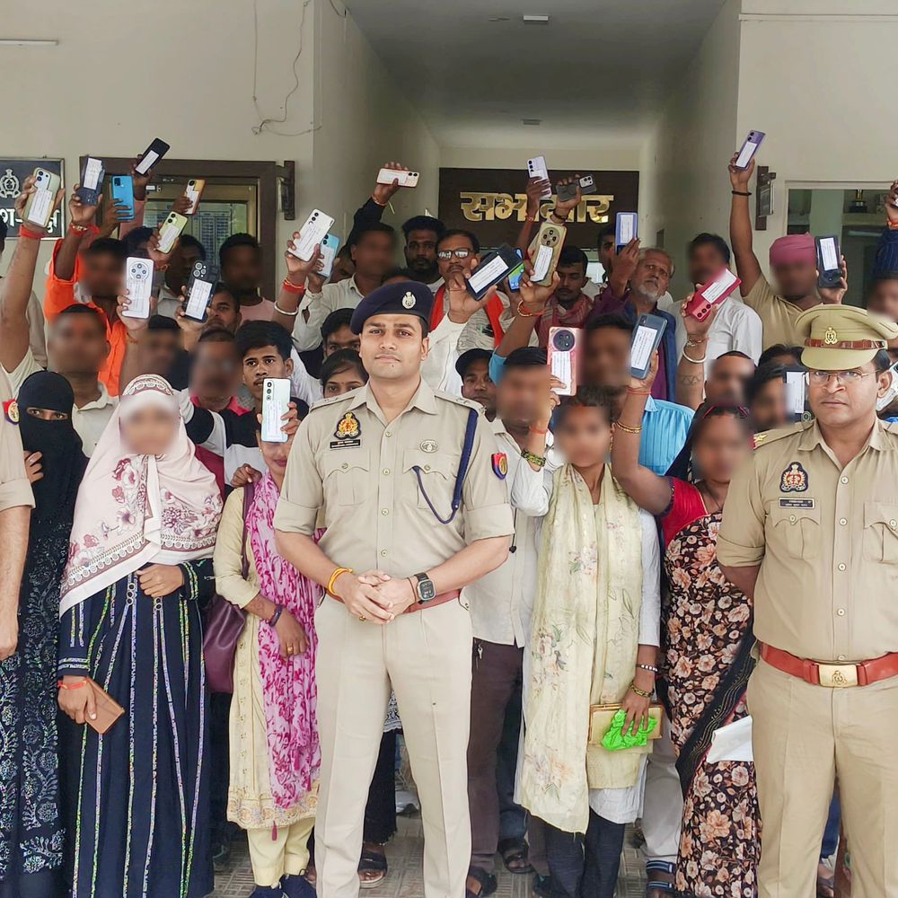 पुलिस ने 114 खोए मोबाइल बरामद कर मालिकों को लौटाए:अब तक 812 मोबाइल हुए बरामद, कीमत ₹1.37 करोड़ से ज्यादा