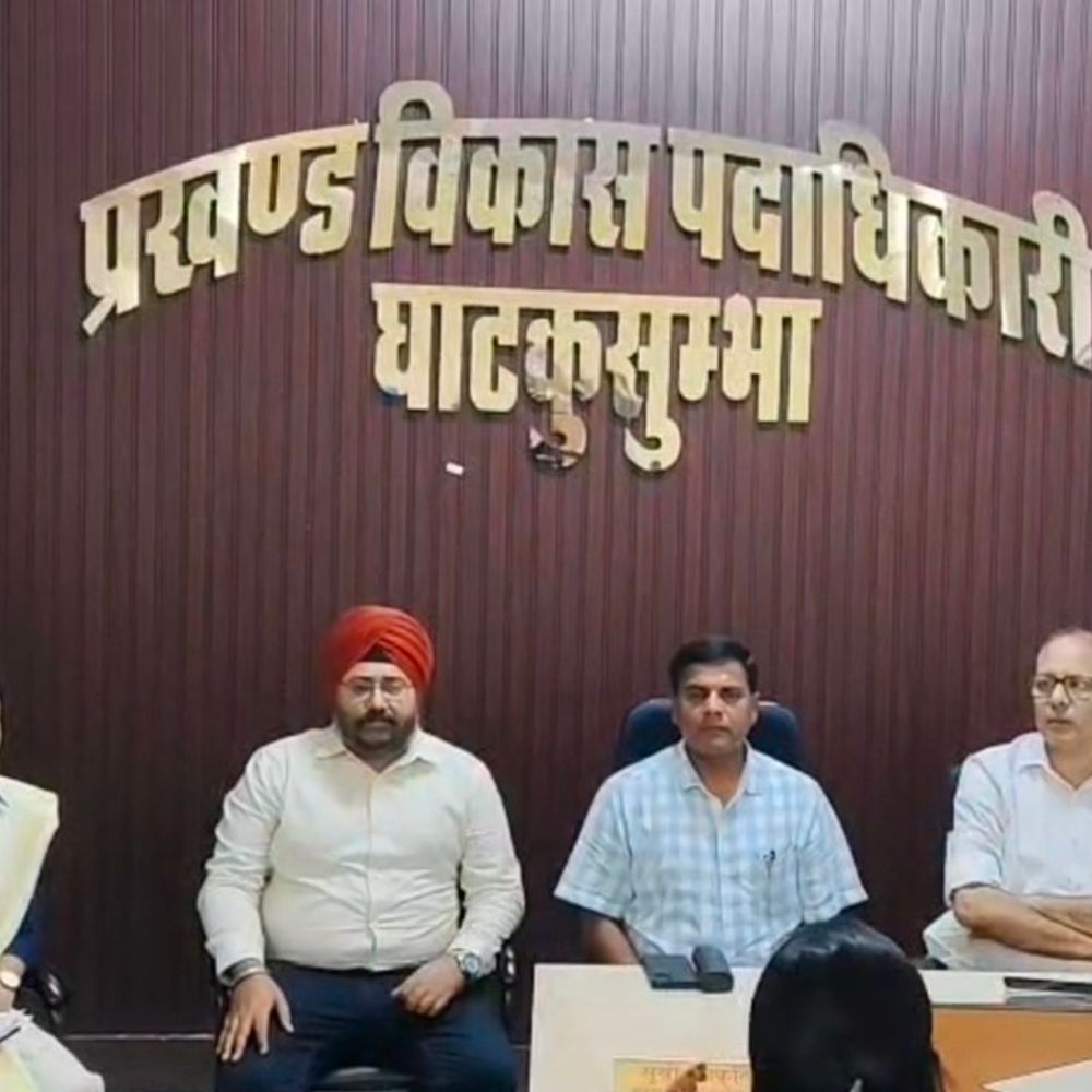 आपदा विभाग की टीम ने बाढ़ग्रस्त घाटकुसुम्भा का जायजा लिया:सरकार को रिपोर्ट सौंपेगी टीम, बाढ़ग्रस्त क्षेत्र घोषित करने की मांग