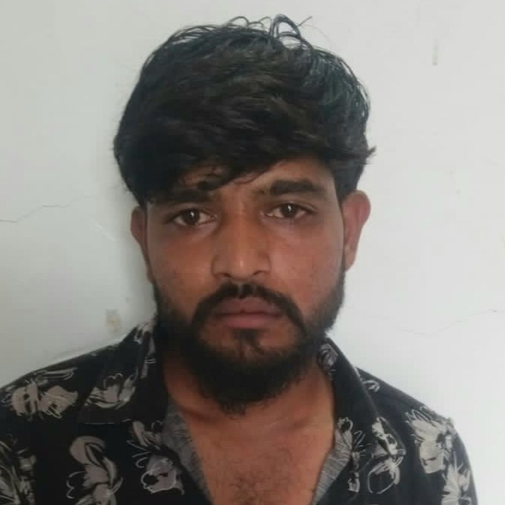 पुलिस को देख भागा युवक, बैग में मिली 1किलो अफीम:पिपलियामंडी पुलिस ने घेराबंदी कर पकड़ा, 1 लाख रुपए की अफीम जब्त