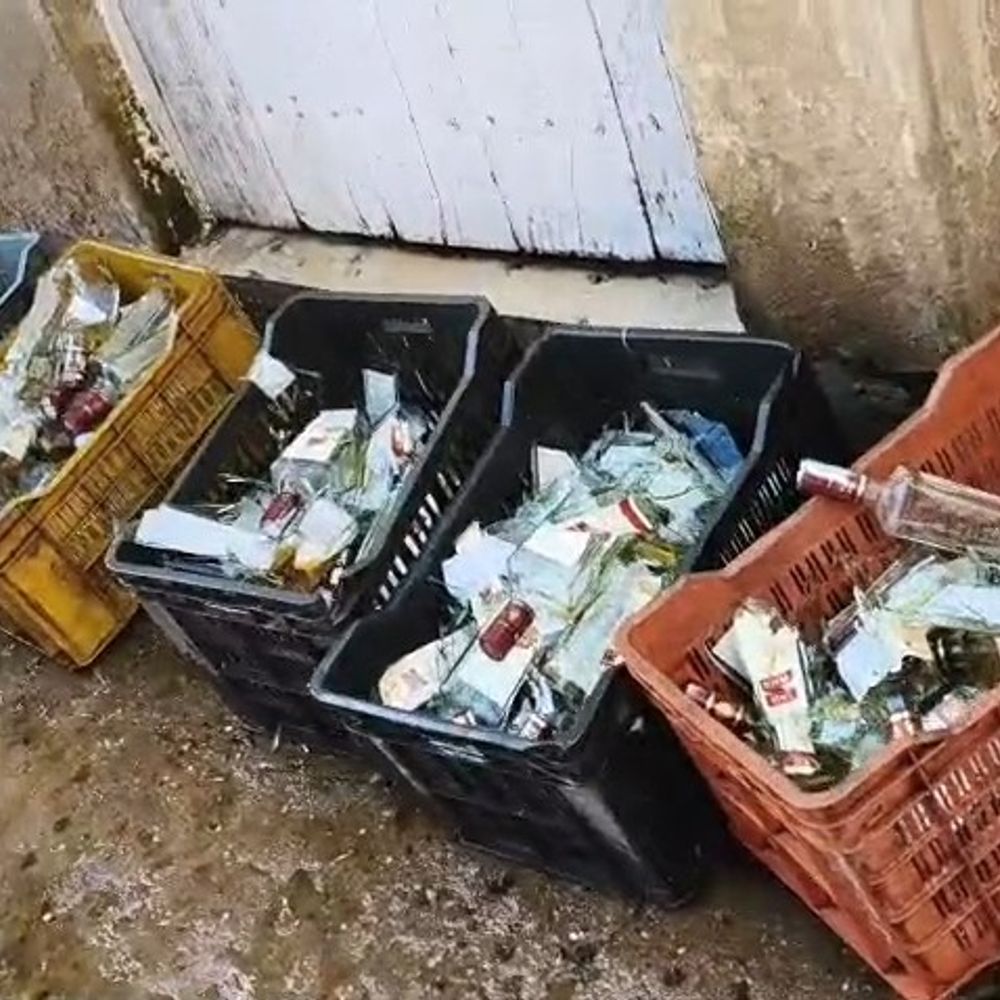 मोहनियां थाने में 363 लीटर जब्त विदेशी शराब नष्ट:डीएम और एसपी के निर्देश पर मजिस्ट्रेट की मौजूदगी में पुलिस ने की कार्रवाई