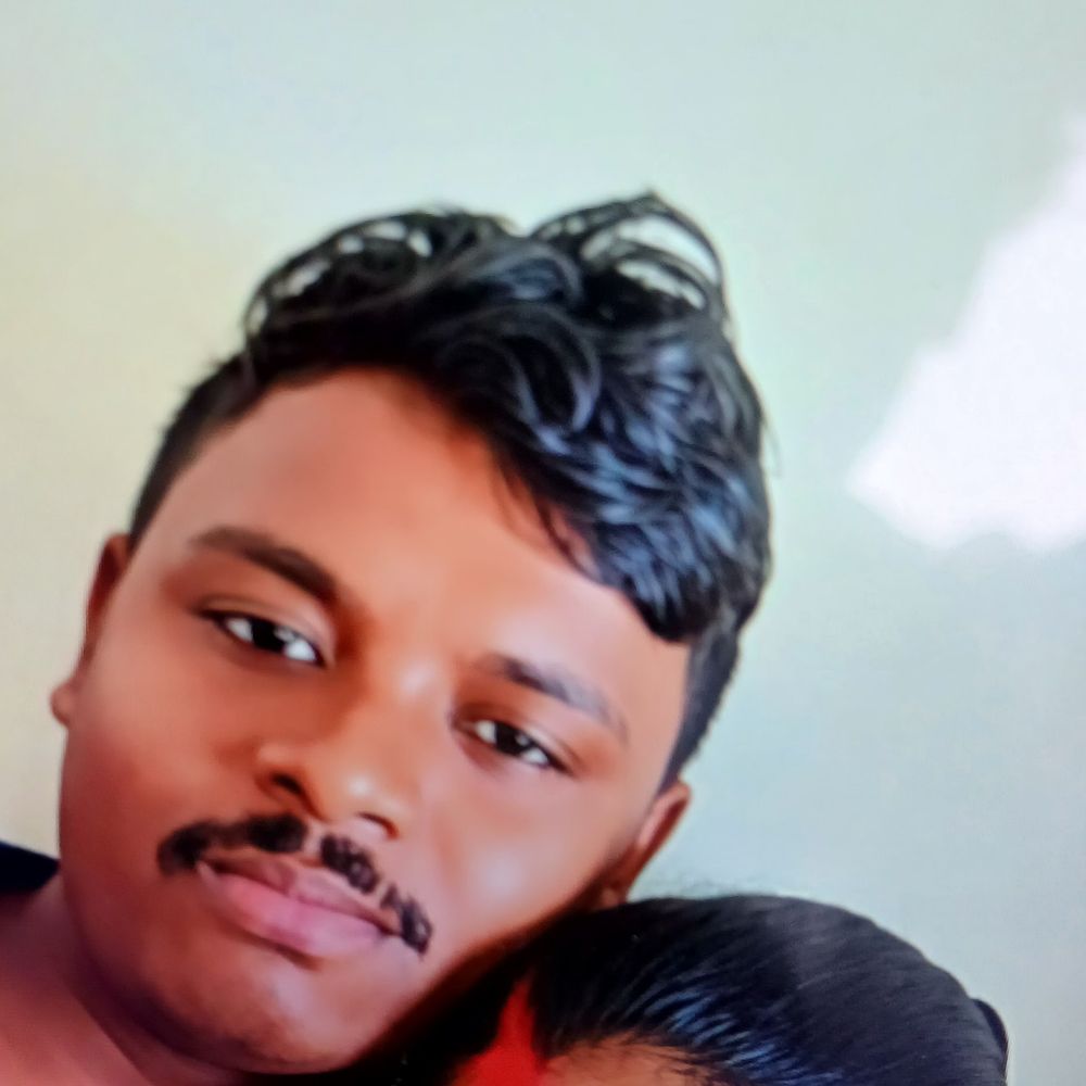 बोकारो में सीमेंट ट्रक ने बाइक सवार को रौंदा:युवक की मौके पर मौत, मुआवजे की मांग पर परिजनों ने सड़क किया जाम