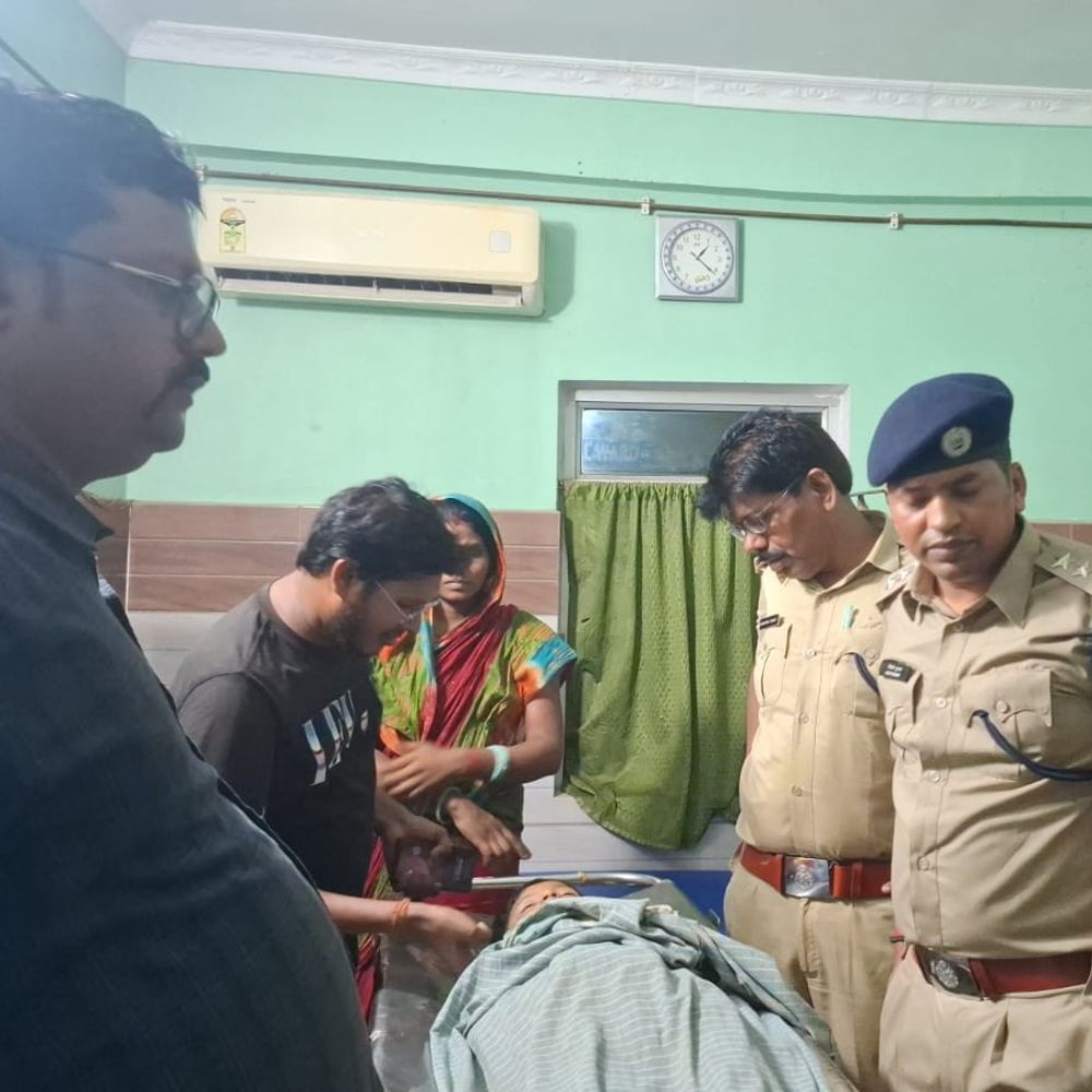 हॉस्टल की छत पर मिला फर्स्ट-क्लास के छात्र का शव:सुपौल में गले में गमछा-बेल्ट का फंदा; परिजन बोले-‘ स्कूल प्रबंधन की भूमिका की जांच हो ‘