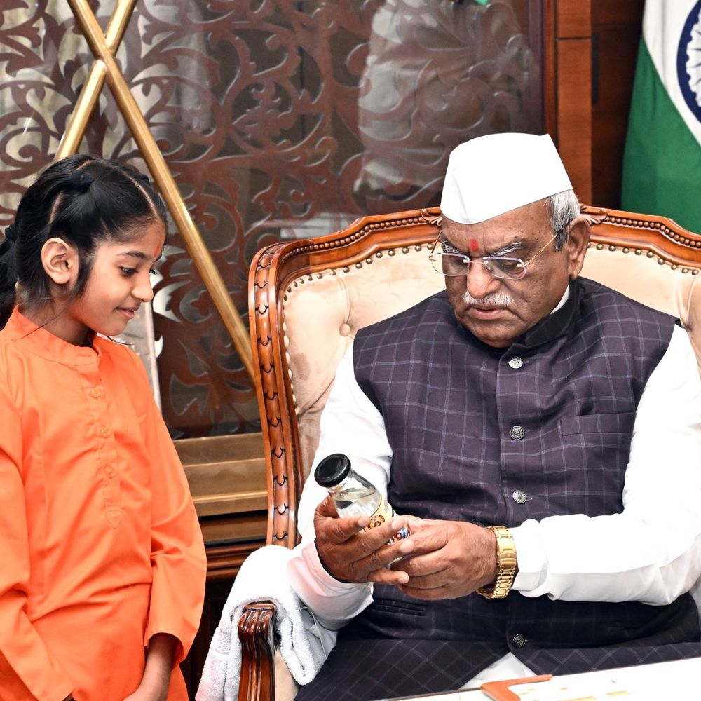 राज्यपाल बागड़े से मिले हिन्दू क्रांति सेना के पदाधिकारी:गंगाजल किया भेंट, ‘घर-घर गंगाजल अभियान’ की दी जानकारी