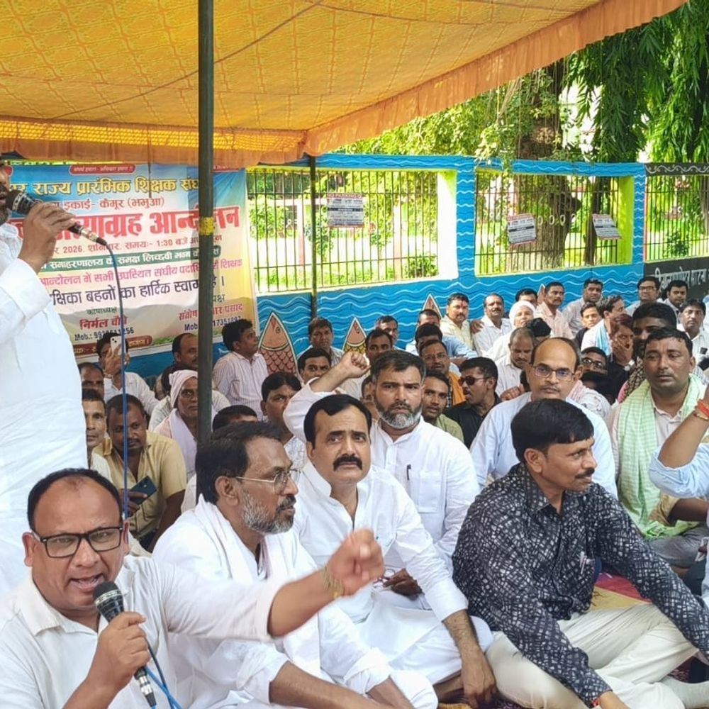 पुरानी पेंशन और भ्रष्टाचार के खिलाफ शिक्षकों का सत्याग्रह:समान काम-समान वेतन समेत 29 मांगों को लेकर धरना, उग्र आंदोलन की चेतावनी