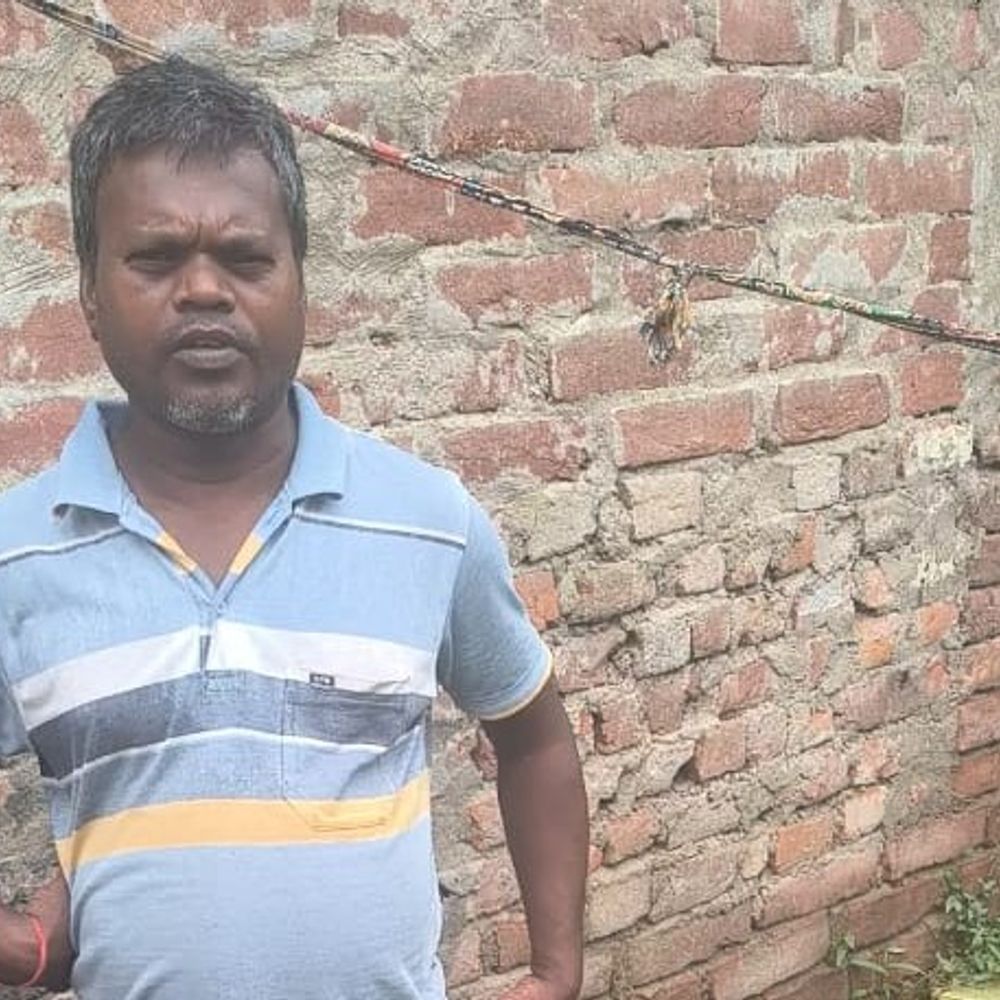 4 लीटर महुआ शराब के साथ युवक गिरफ्तार:कहलगांव पुलिस ने देवरी महेशपुर गांव से पकड़ा