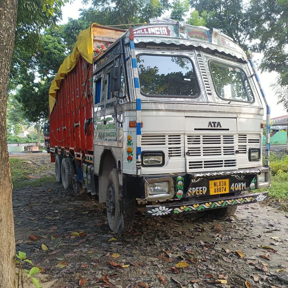 कोचाधामन में ट्रक से 3420 लीटर विदेशी शराब जब्त:जांच के दौरान ड्राइवर फरार; तस्करी के नेटवर्क की तलाश तेज