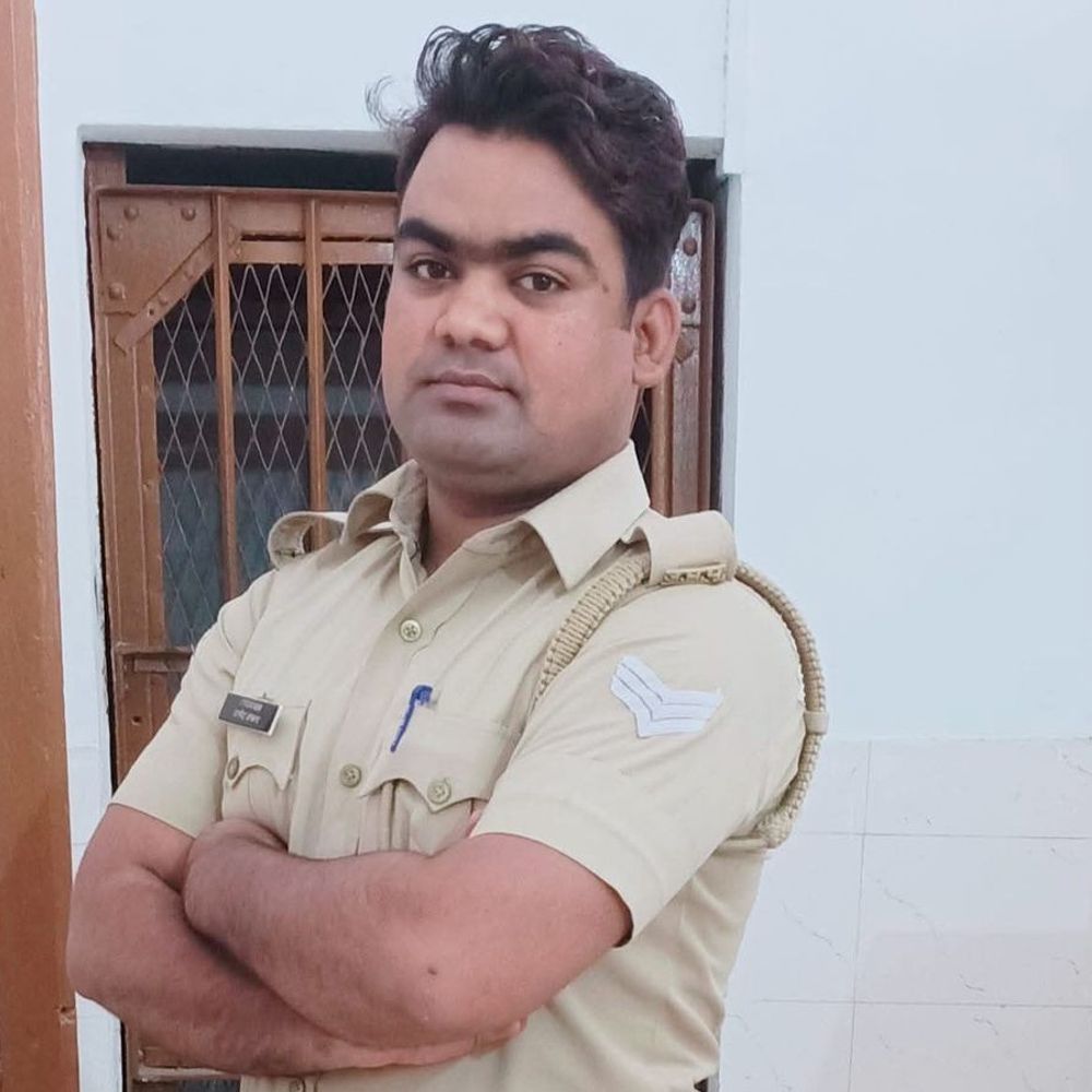 फरार हेड कांस्टेबल जावेद ने हाईकोर्ट में अर्जी दी:बदायूं में गोपनीयता भंग के आरोप में है नामजद, पुलिस ने कोर्ट को रिपोर्ट भेजी