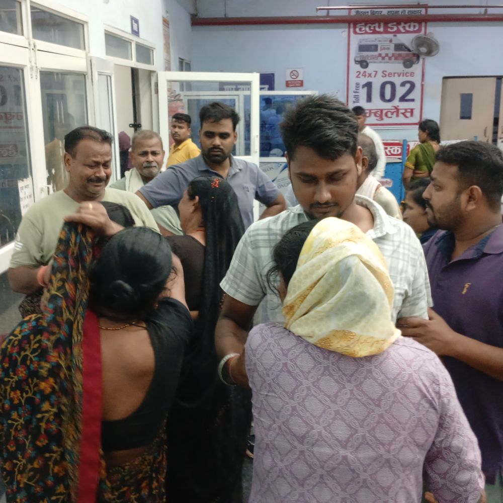 निर्माणाधीन मकान में करंट लगने से पति-पत्नी की मौत:सीमेंट बचाने गए थे, सरिया छूते ही दम तोड़ा; बेटा श्रीलंका से हुआ रवाना