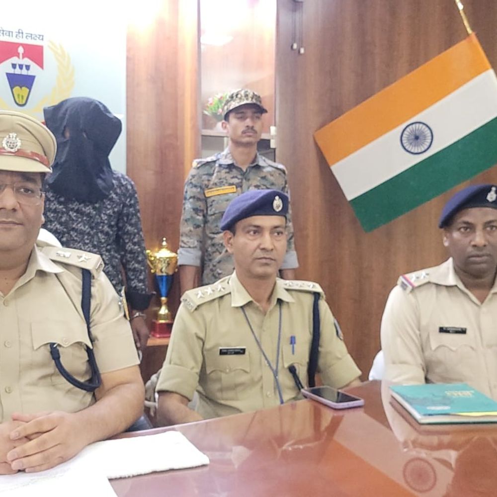 पांच लाख के ब्राउन शुगर के साथ तस्कर गिरफ्तार:चतरा में गिद्धौर के पास से पकड़ा गया आरोपी, आईफोन चैट से खुलेंगे कई राज