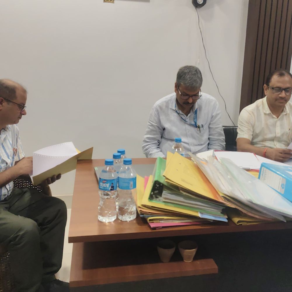 केमिकल फैक्ट्री पर जीएसटी की छापामारी:तीन गाड़ियों में पहुंचे अधिकारी, जीएसटी चोरी के शक में खंगाले जा रहे कागजात