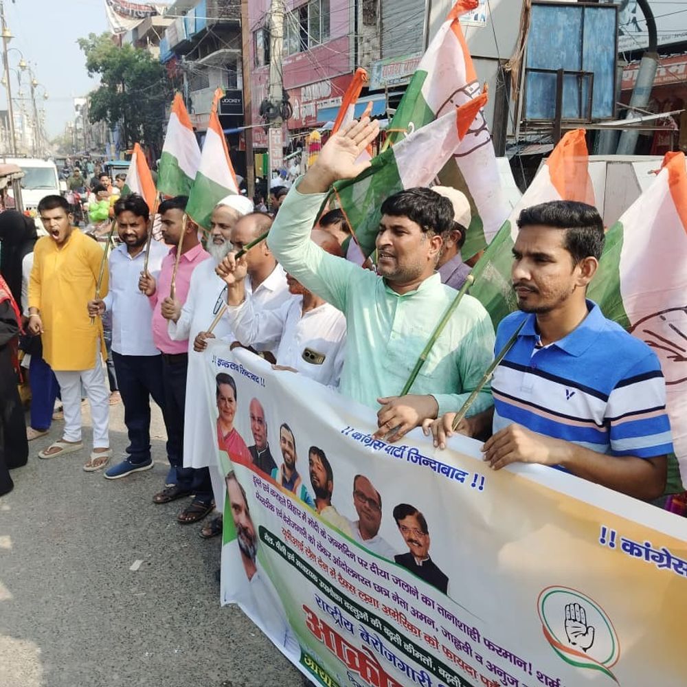 कांग्रेस का सरकारी स्कूलों-कार्यालयों में दीप प्रज्वलन के खिलाफ प्रदर्शन:सीवान में पीएम के जन्मदिन पर दीया जलाने के आदेश का विरोध