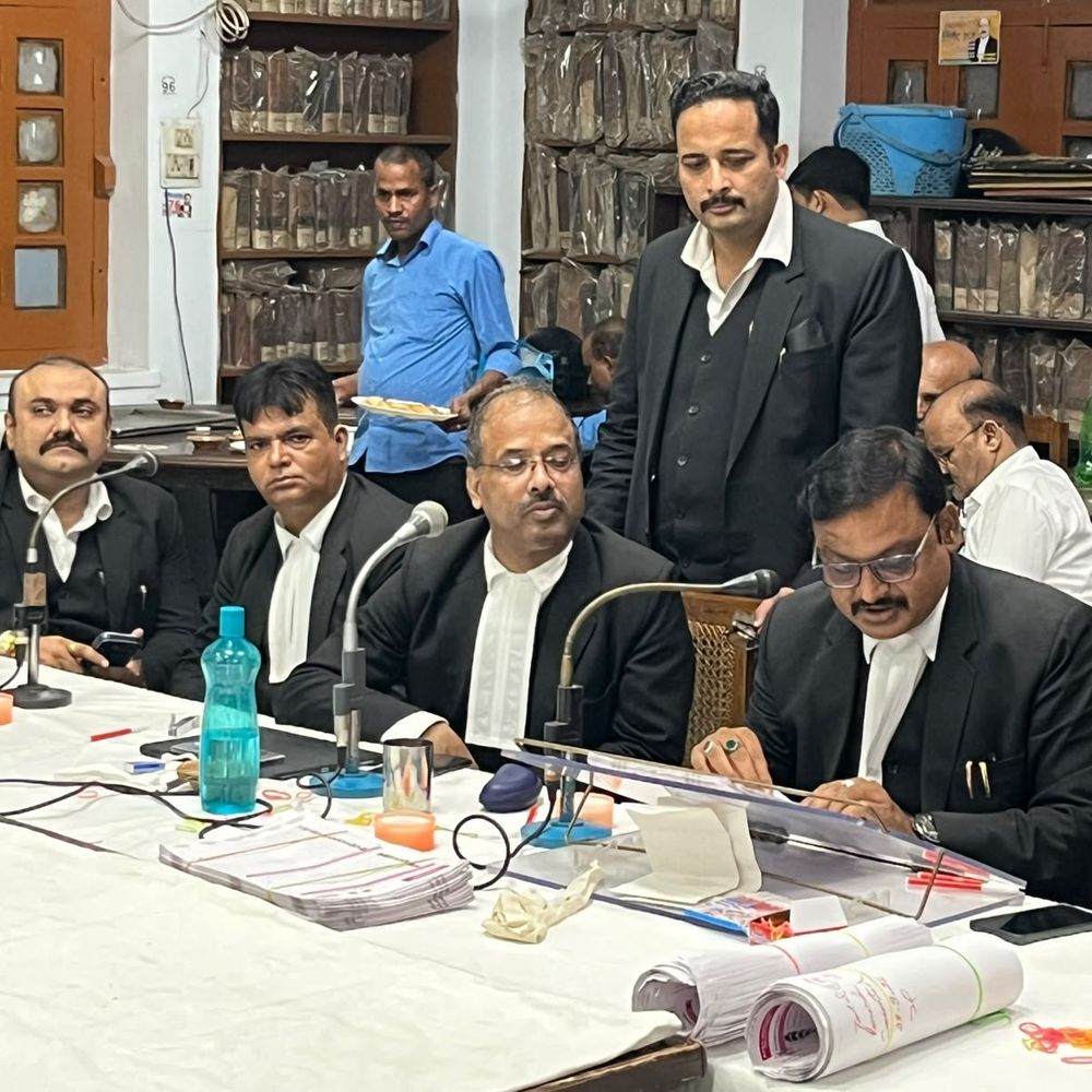 हाईकोर्ट बार चुनाव में दूसरे दिन 3949 मतपत्रों की गिनती:सीपी उपाध्याय और संतोष मिश्रा आगे, कल फिर होगी मतगणना