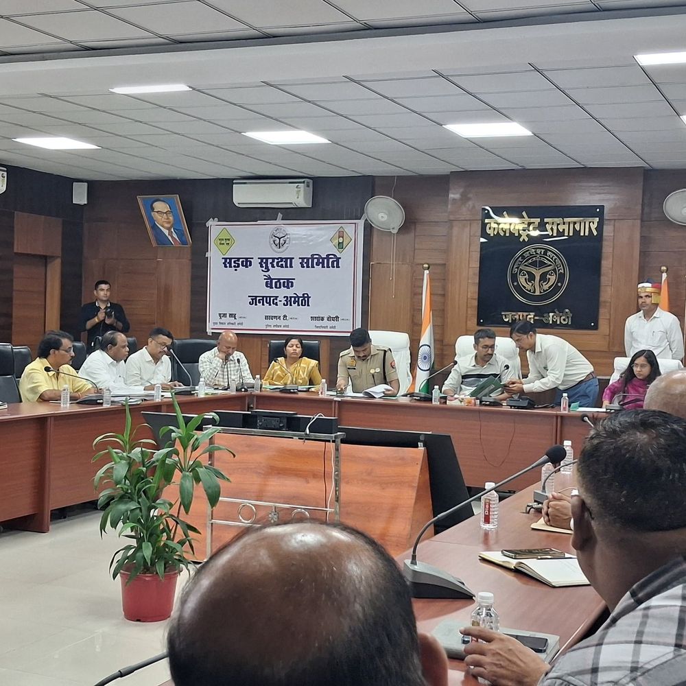 राष्ट्रीय राजमार्गों से हटेगा अतिक्रमण, डीएम ने दिए निर्देश:अमेठी में सड़क सुरक्षा के लिए कड़े निर्देश, ब्लैक स्पॉट पर भी कार्रवाई
