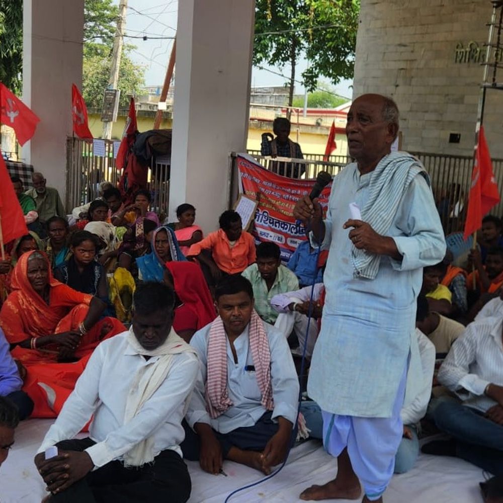 बढ़ते अपराध पर माले का धरना दूसरे दिन जारी:जमुई में CPI ने दिया समर्थन, थाना प्रभारी के सस्पेंशन तक आंदोलन जारी रहेगा