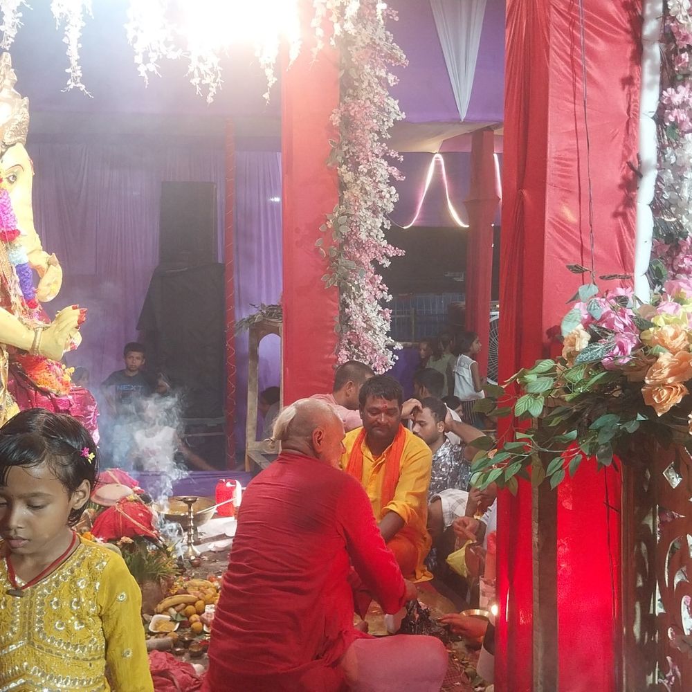 अररिया में गणेश पूजा के अष्टमी पर उमड़ी भीड़:रात 9 बजे महाआरती, दोनों पंडालों में बांटा गया महाभोग