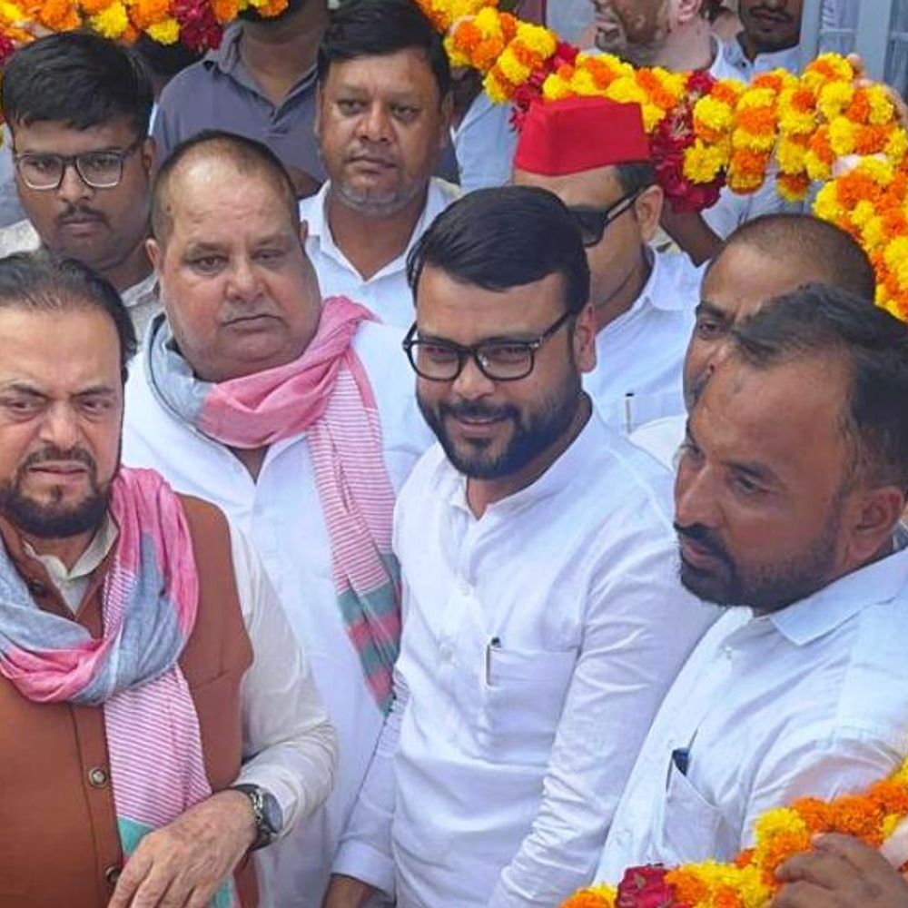 अबू आसिम ने सेक्युलर वोटों के बंटवारे पर चिंता जताई:सपा की वापसी का आह्वान किया, बस्ती में कार्यकर्ताओं ने किया स्वागत