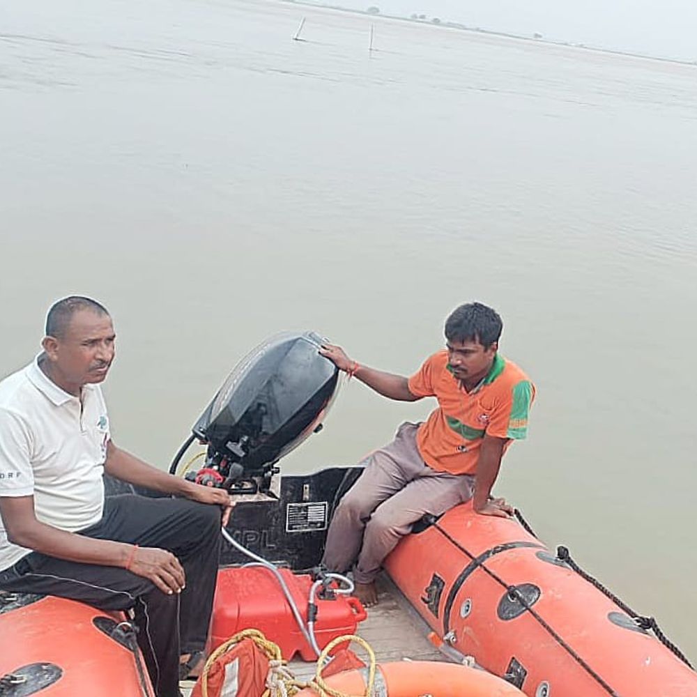बक्सर में गंगा का जलस्तर 59.84 मीटर पर स्थिर:5 अंचल के 23 गांव बाढ़ से प्रभावित, 9,989 लोगों को मिल रही राहत