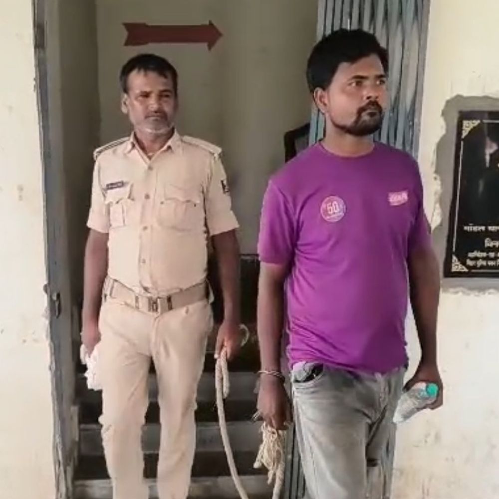 बेनीबाद में ऑटो से 45 बोतल विदेशी शराब बरामद:दरभंगा ले जा रहा था खेप, चालक गिरफ्तार; कोर्ट ने जेल भेजा