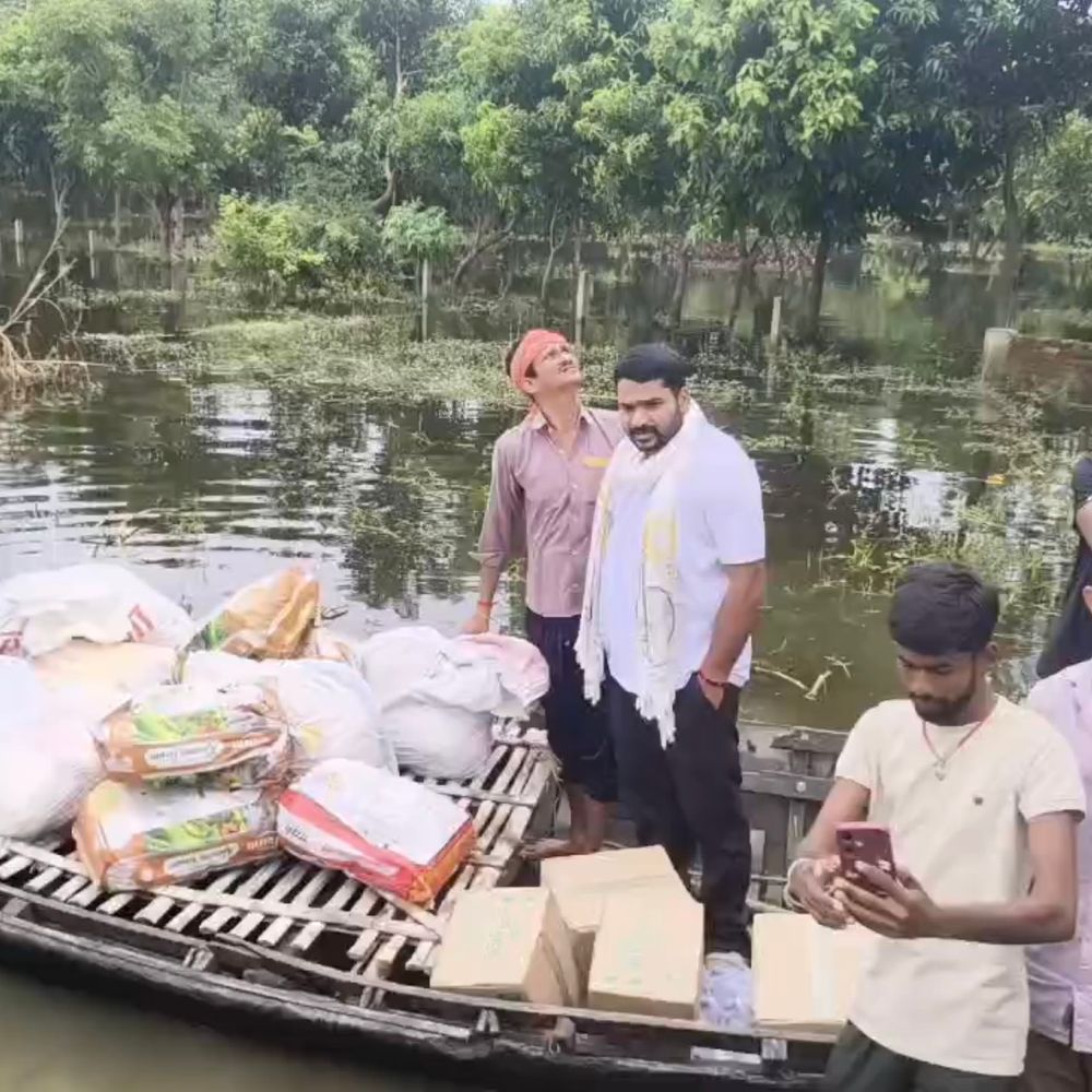 बाढ़ पीड़ितों के बीच पहुंचे रौशन आनंद:बोले- राहत से आगे बढ़कर स्थायी समाधान जरूरी, मजबूत तटबंध ही स्थायी हल