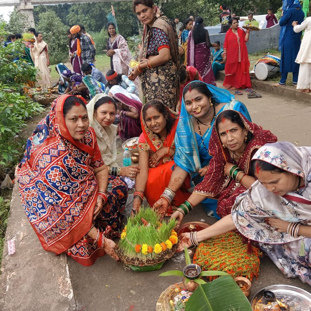 महिलाओं ने निर्जला रहकर किया हरितालिका तीज:रातभर की आराधना, सुबह सरोवरो में किया गौर का विसर्जन