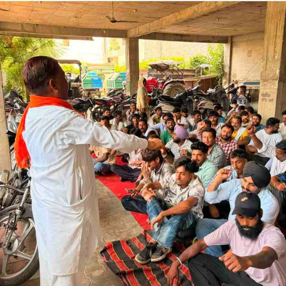 नगर कौंसिल पट्टी के कर्मचारियों को 2 माह से नहीं:पीएफ जमा न होने पर दिया धरना, क्लर्कों को 3 महीने से नहीं मिली सैलरी