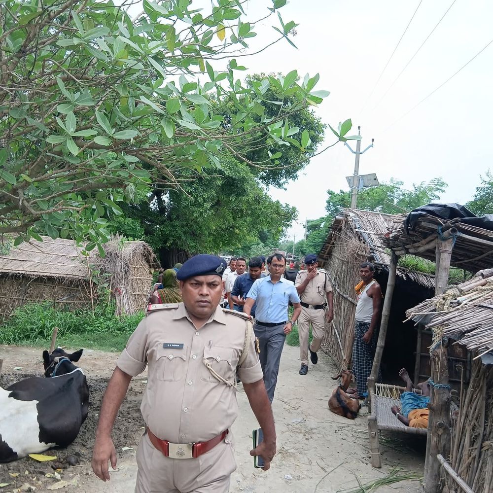 खगड़िया में बाढ़ के खतरे को लेकर अलर्ट प्रशासन:DM ने खड़गी-तेरासी बांध का किया निरीक्षण; कटाव-रिसाव पर नजर और लगातार पेट्रोलिंग के निर्देश