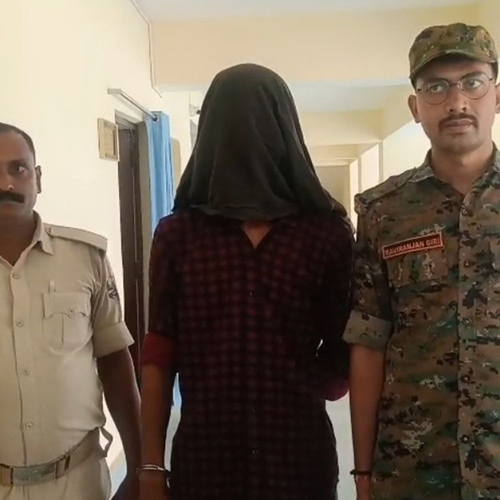 मुजफ्फरपुर में हथियार के साथ युवक गिरफ्तार:पुलिस ने मकान में की छापेमारी, बदमाश के पास से 6 कारतूस भी मिले