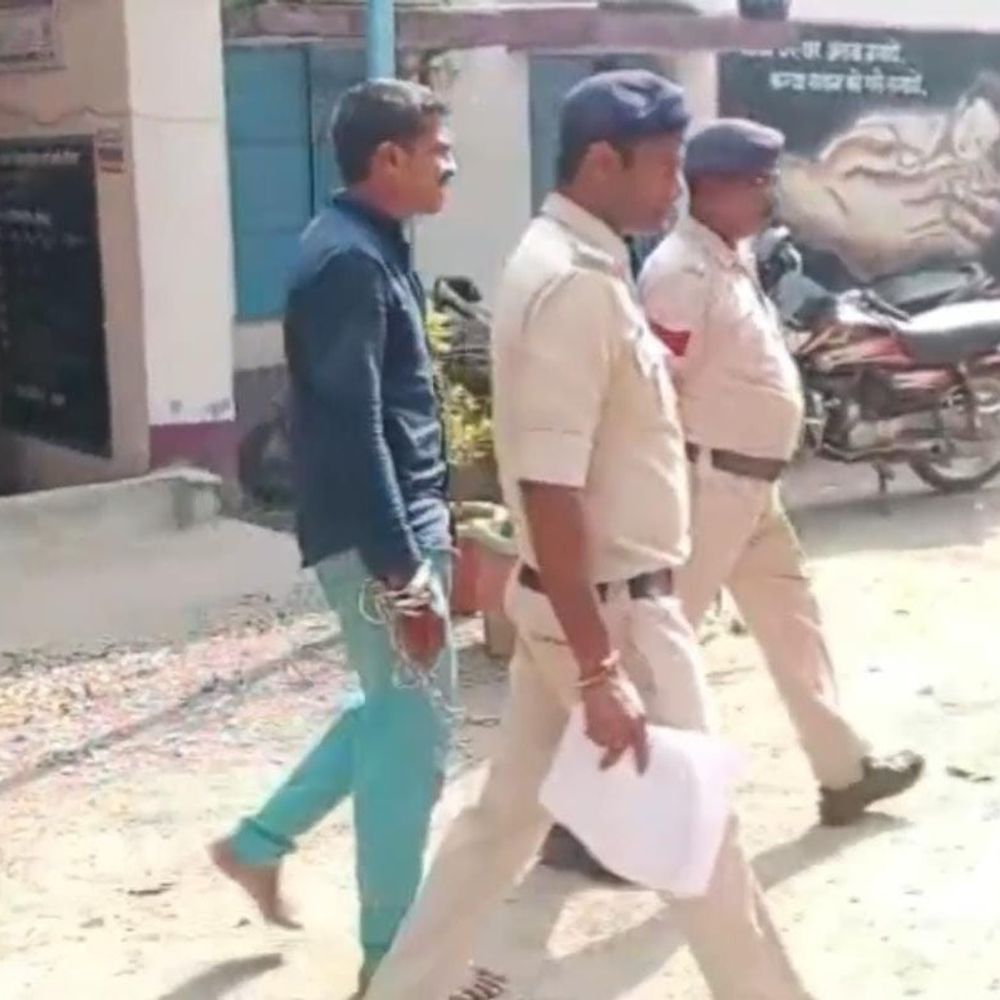 धमतरी में दो सगे भाइयों पर पेचकस से हमला:गाली-गलौज के बाद मारपीट, एक भाई को बचाने आए दूसरे पर भी वार, आरोपी गिरफ्तार